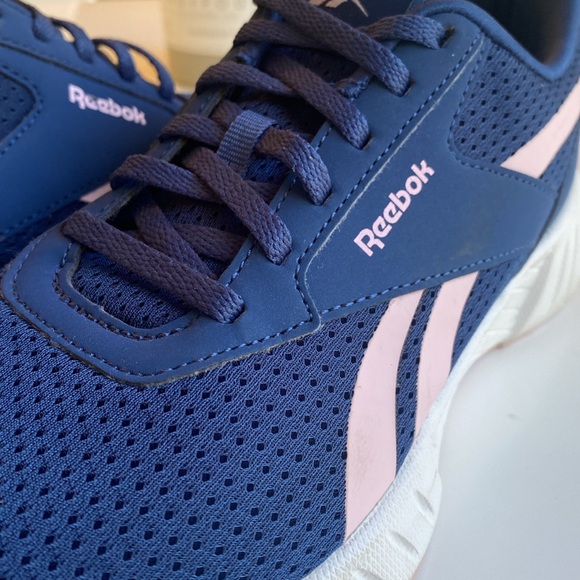 Reebok Sneakers 👟 - Picture 4 of 9